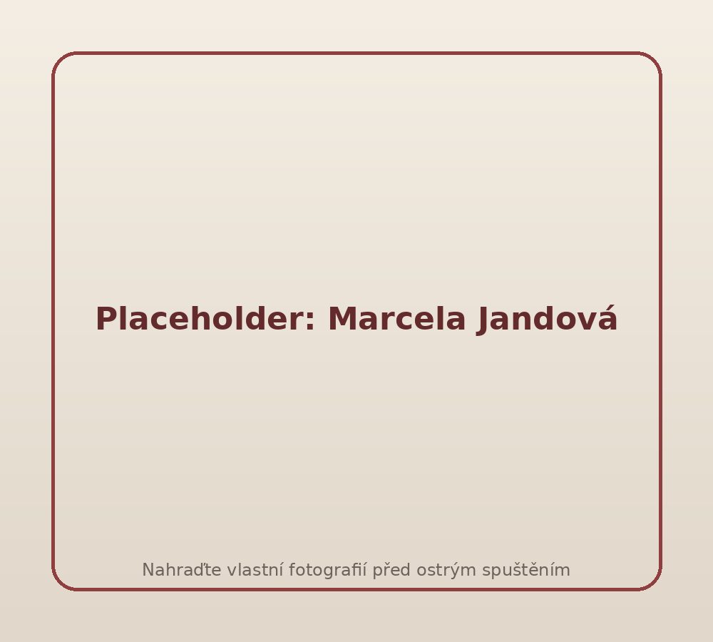 Placeholder fotografie: Marcela Jandová jako učitelka zpěvu a klavíru